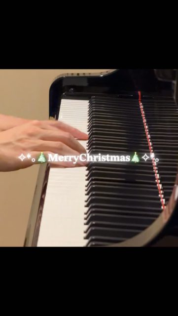 𝑴𝒆𝒓𝒓𝒚 𝑪𝒉𝒓𝒊𝒔𝒕𝒎𝒂𝒔
⁡
#サンタが街にやってくる #ビアノ 
#クリスマス #christmas