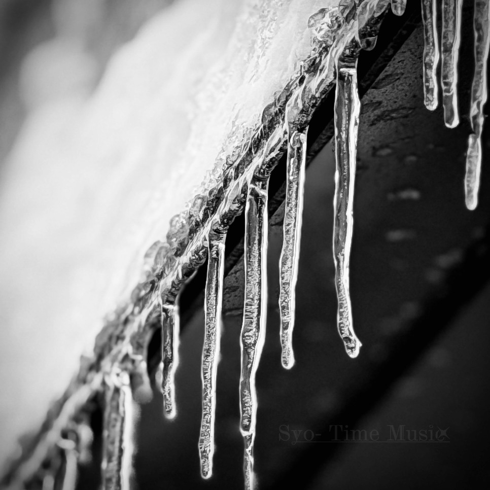 溶けては固まる、冬の記憶。

#冬の風景 #つらら #モノクロ写真 
#白黒写真 #キリトリセカイ 
#写真好きな人と繋がりたい 
#ファインダー越しの私の世界 
#冬の足音 #icicle #monochromephotography #japan_daytime_view