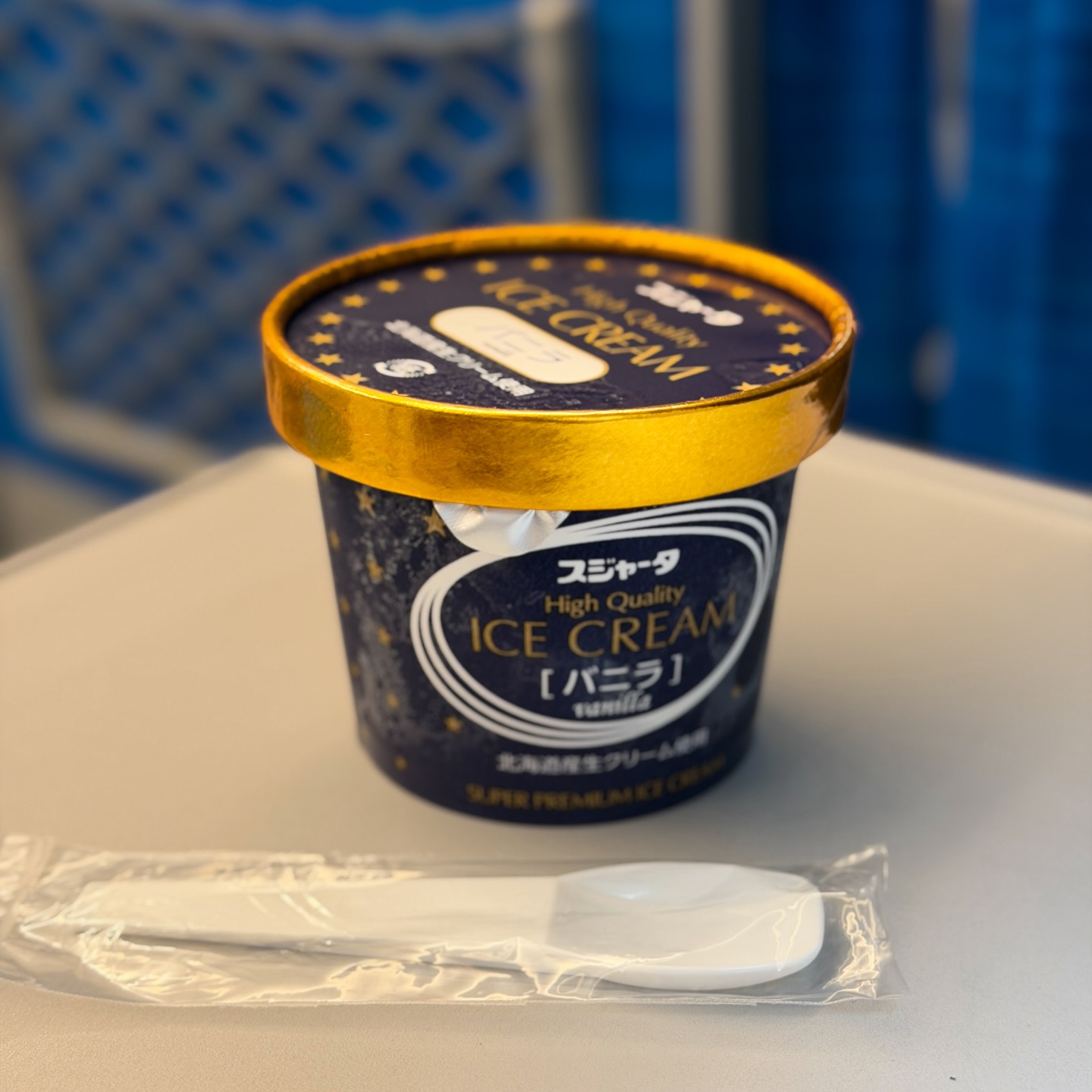 今年最初のアイス。まずはこの硬さから。

#写真好きな人と繋がりたい 
#キリトリセカイ
#新幹線アイス 
#シンカンセンスゴイカタイアイス